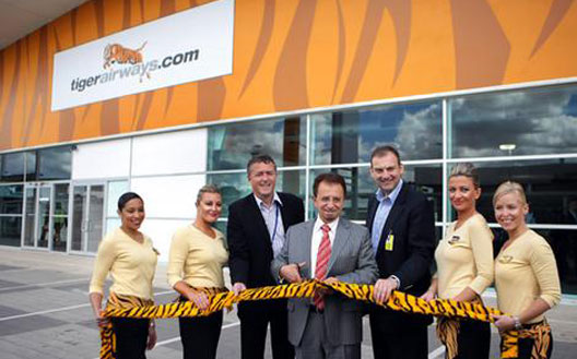Image: Victorian Minister for Industry and Trade Theo Theophanous opens T4, Tiger Airways’ terminal at Melbourne Airport