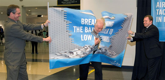 Image: American football legend Jack Ham promotes AirTran Airways’ new service from Harrisburg