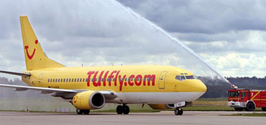 Image: Firehose shooting water over TUIFly plane
