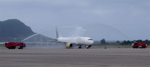 Image: Vueling water cannon
