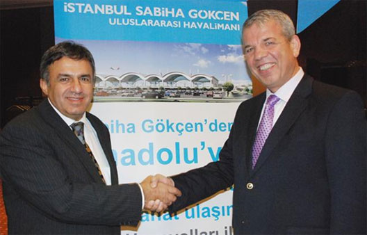 Image: Metin Gözuaçik, director of Turkish Airlines Netherlands here celebrated with Istanbul Sabiha Gökçen’s CEO Gökhan Buğday