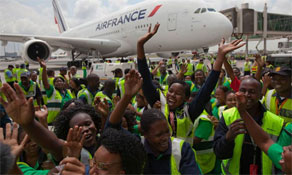 Airbus maintains marginal 2010 delivery lead over Boeing; Air France receives second A380