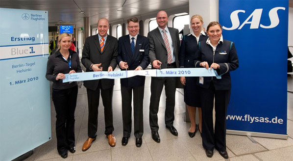 Cutting the ribbon for Blue1’s return to Berlin