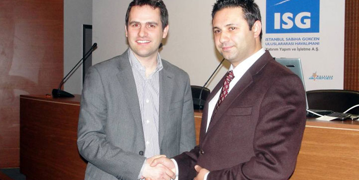 Blu-express’s commercial director George Michalopoulos and Server Aydın, CCO of Istanbul Sabiha Gökçen Airport 