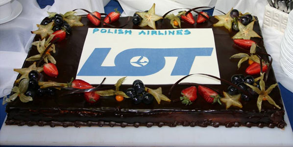 LOT Polish Airlines cake