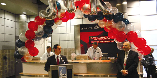 San Antonio’s mayor Julian Castro and San Antonio Airport System’s aviation director Frank R. Miller greeted passengers for Delta’s first of daily flights to New York JFK. The 2,550-kilometre route is operated with 124-seat A319s.