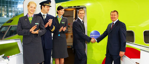 oneworld’s Russian revolution: of S7’s 60 destinations served from Moscow Domodedovo, 50 are in Russia and the CIS, and 20 (of 26) from its second base in Novosibirsk, Siberia. In Moscow Vladimir Obyedkov, CEO S7 Airlines, and Alexander Steblin, CEO of S7 affiliate Globus, celebrate taking on the alliance’s full range of services and benefits.