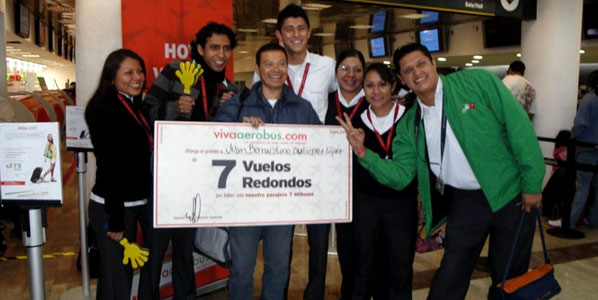 The Mexican low-cost carrier vivaaerobus celebrated its 7-millionth passenger! Juan Bernardino Gutiérrez who was flying from Mexico City to Guadalajara is here seen with some of the airline’s staff as he was given a voucher for seven free flights with the airline.