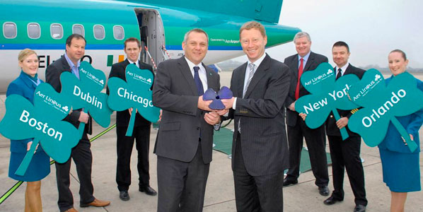 Aer Arann’s CEO Paul Schutz was presented with a Bristol Blue Glass shamrock by Bristol Airport’s CEO Robert Sinclair to celebrate the launch of the new Aer Lingus Regional service between Bristol and Dublin.