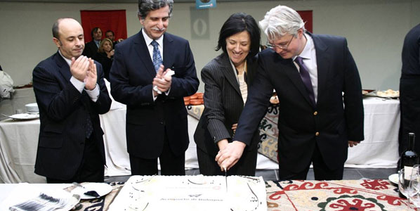 Bologna Airport celebrated a year’s successful Turkish Airlines operations with a cake! Celebrating were Antonello Bonolis, Bologna Airport’s head of traffic development; Kenan Gürsoy, Turkish ambassador to the Holy See; Giuseppina Gualtieri, chairwoman Bologna Airport; and Tarkan Ince, Turkish Airlines’ general manager in Bologna.