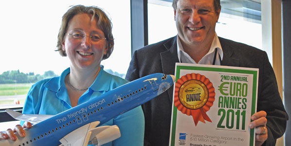 Holding the prize: Brussels South Charleroi Airport’s CEO Jean-Jacques Cloquet. Holding the plane: Ingrid Tahon, Aviation Executive. “We are delighted with our EURO ANNIE Prize and would like to thank our client airlines for helping us make it happen!” said an ebullient Cloquet.