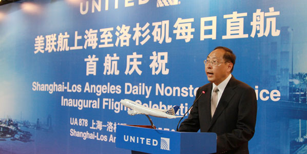 United Airlines' Los Angeles-Shanghai Pudong launch on May 20 is welcomed by Shanghai Airport Authority's Deputy General Manager Hu Zhihong (see Route of the Week)