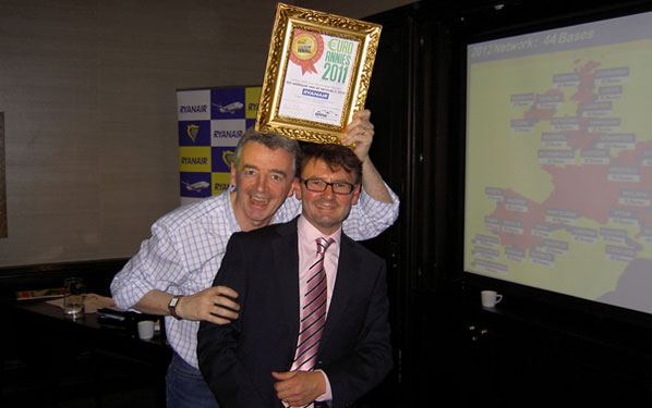 Ryanair’s CEO Michael O’Leary received the EURO ANNIE “Airline With The Most New Routes” from anna.aero’s publisher Paul J. Hogan 