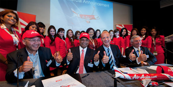 AirAsia CEO Tony Fernandes CBE signs the paperwork for the 200 A320neos. Fernandes steers around the lack of deregulation in Asia by opening up local subsidiaries – his latest joint venture will be based in the Philippines at Clark’s Diosdado Macapagal International Airport near Manila, the former US air base.