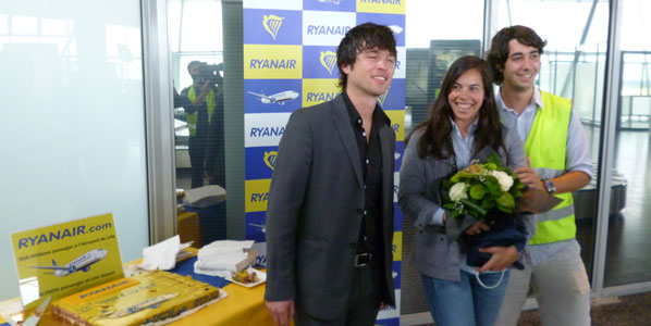 On 16 June, Ryanair welcomed its 500,000th passenger at Lille Airport. The lucky passenger, SciencesPo Lille student Anne Laure Cattelot on her way back from Porto, was greeted by Jonathan Brisy, Ryanair's Sales & Marketing Executive France & Belgium.