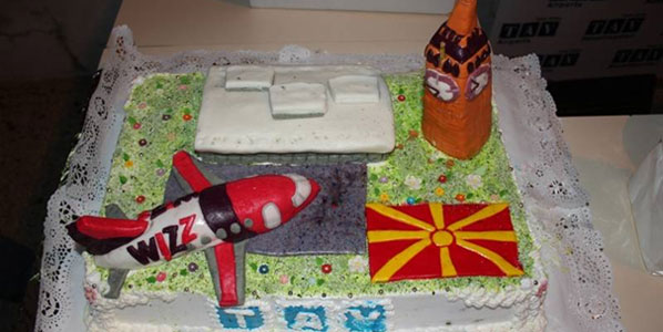 The  London-Skopje Wizz cake features Big Ben and the Macedonian flag.