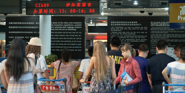 As China Southern launched its second route to Irkutsk in Russia, passengers in Shenyang were eager to check-in for the first flight.