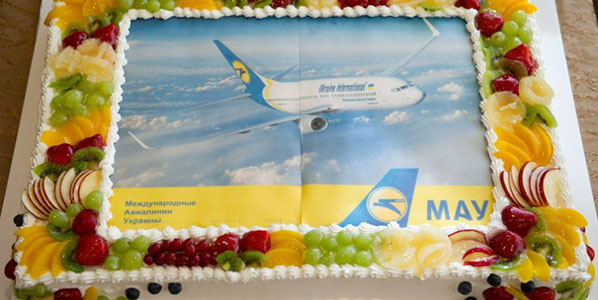 Ukraine first and second! This anna.aero Cake of the Week from July celebrated Ukraine International’s Kiev Borispol-Moscow Domodedovo service – surprisingly its first connection with the Russian capital.  The airline ranked second for AEA passenger growth in the first seven months (+38.6%) while another Ukrainian competitor, AeroSvit, lead led with 104.5%.