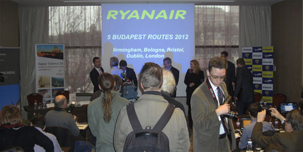 Ryanair executives give a presentation on Ryanair's five new Budapest routes.