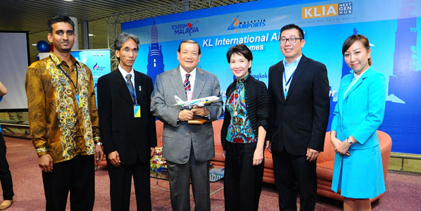 At the welcome reception hosted by Malaysia Airports were S. Vereen, Airport Operation Committee KLIA; Ishak Ismail, Director of Tourism Malaysia (ASEAN); Yang.Berbahagia.Dato’Azmi Murad, SGM Operations, Malaysia Airports; M.L.Nandhika Varavarn, Bangkok Airways’ VP Corporate Communications; and Wiboon Nimitrwanich, Director of Tourism Authority of Thailand, Malaysia Office.