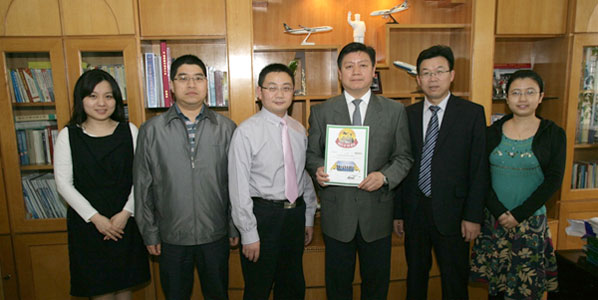 Gan Xiangtian, Vice GM Hubei Airport Group Company, proudly presents anna.aero’s Route of the Week certificate