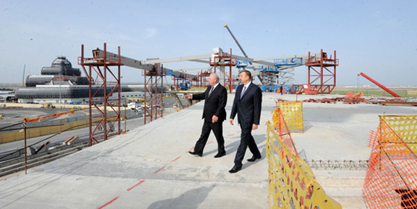 Construction of Baku Airport’s new terminal is well under way and Azerbaijan’s president Ilham Aliyev is here seen getting a tour of the construction site.
