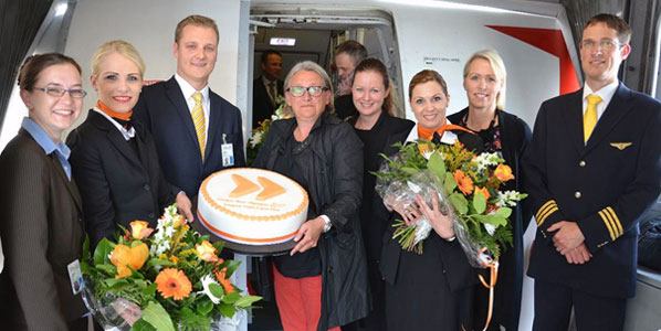 Astrid Thüssing and Sebastian Maurans, Cologne/Bonn Airport’s Managers Business Development and Aviation Marketing, presented Iceland Express’ CCO Thorunn Reynisdottir with a cake to celebrate the airline’s arrival at the German airport.
