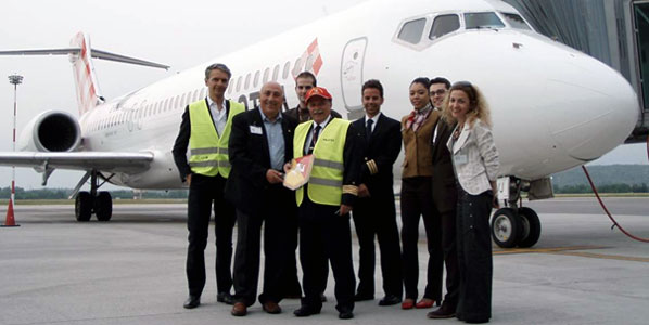 Celebrating the new route together with the crew were Andrea Sarto, Trieste Airport’s Operations Director and Commercial Executive; Salvatore Colella, President of the Sicilian Community living in the area; and Valeria Rebasti, Volotea’s Commercial Executive for Italy.