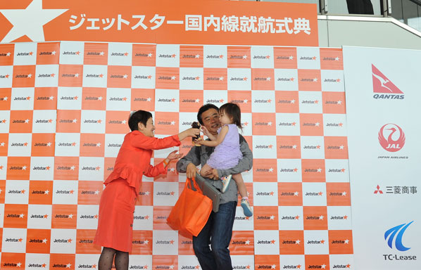 Jetstar Japan CEO Miyuki Suzuki greets her first commercially-important person for at the Tokyo Narita- Sapporo route launch.