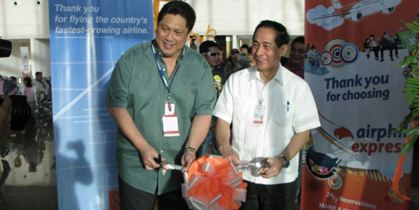 Cutting the ribbon in Clark were Alfredo Herrera, AirPhil Express' SVP Marketing and Sales, and Victor Jose Luciano, CEO, Clark International Airport Corporation.