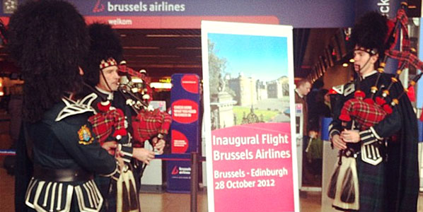 Bagpipe players created a Scottish atmosphere at Brussels Airport as the winter scheduling season started. Brussels Airlines now serves Edinburgh with six weekly flights.