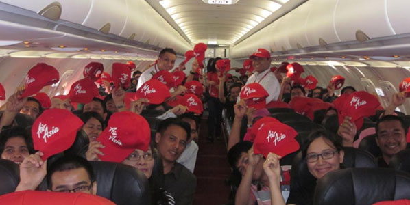 Passengers on the airline’s maiden flight to Pekanbaru posed for a commemorative picture onboard Indonesia AirAsia’s A320.