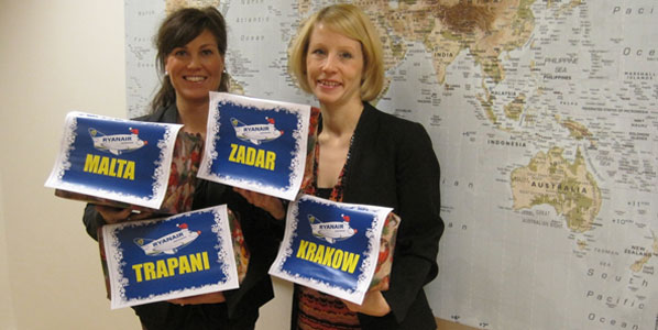 Gothenburg City Airport’s CEO, Annika Nyberg, welcomed these new route gifts from Ryanair’s Elina Hakkarainen.