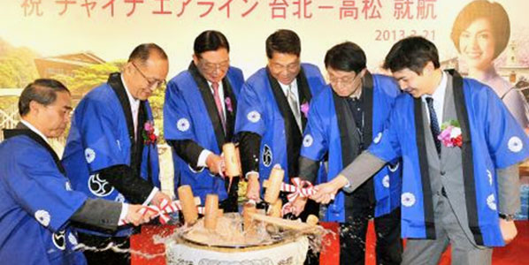 China Airlines president Sun Hung-Hsiang (third right) was joined by dignitaries from Taiwan and Japan in Taipei last week to celebrate the launch of the airline’s new route to Takamatsu in Shikoku.