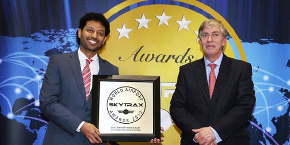 Mohammed Al Katheeri, Vice President Quality Assurance & EHS at Abu Dhabi Airports Company receives the “Best Airport in the Middle East” award from Edward Plaisted, Chairman of Skytrax.