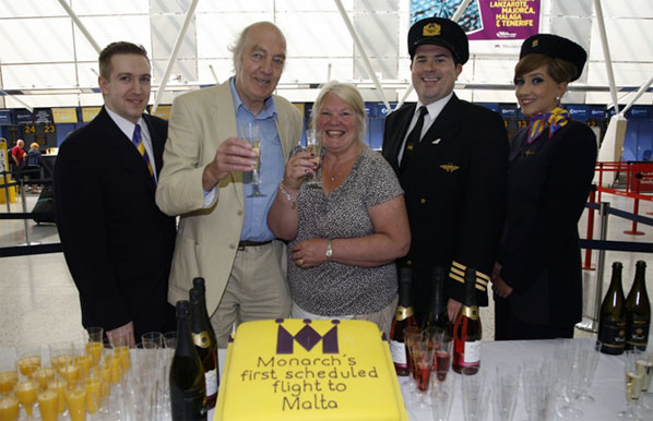 To celebrate their Ruby wedding anniversary in style, the couple returned to the island on Monarch’s inaugural flight, which was also celebrated with a splendid cake.