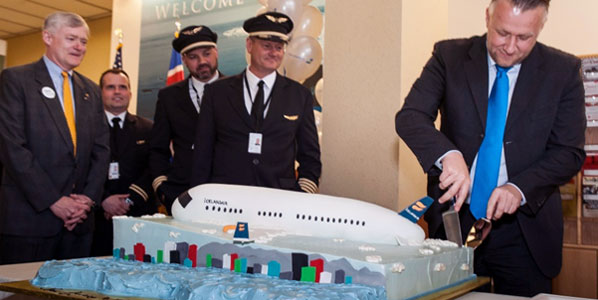 Icelandair's CEO, Birkir Holm Gudnason, cutting the inaugural cake for their new service to Anchorage, AK.