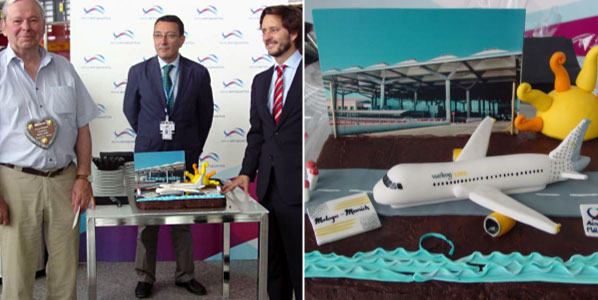 A beach-themed cake accompanied the launch of Vueling’s new service from Malaga to Munich