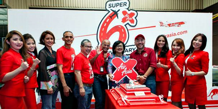 Aireen Omar, AirAsia’s CEO; Dato’ Aziz Bakar, Board of Director of AirAsia; Dato’ Fam Lee Ee, Board of Director of AirAsia X; Azran Osman-Rani, CEO of AirAsia X; Tan Sri Rafidah Aziz, Chairman of AirAsia X; and Dato’ Kamarudin Meranun, Co-founder of AirAsia X and Chairman of AirAsia celebrated AirAsia X’s 6th birthday at Kuala Lumpur’s LCCT last week.