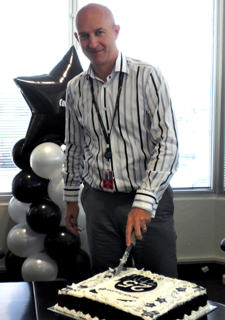 The anniversary was celebrated at the Australian airport on 17 December by the airport’s CEO, Kevin Brown, who was on hand to cut the cake’s first slice.
