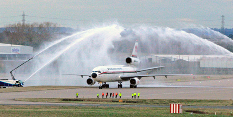 The double ‘Arch of Triumph’ to mark the arrival of the last ever commercial flight on the DC-10.