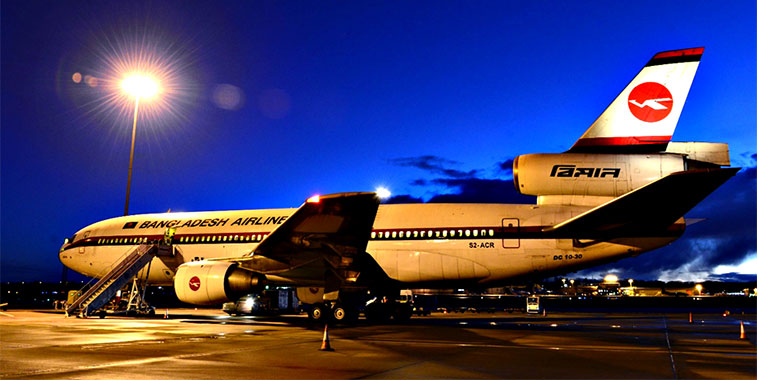 The DC-10 aircraft on the tarmac for the last time.