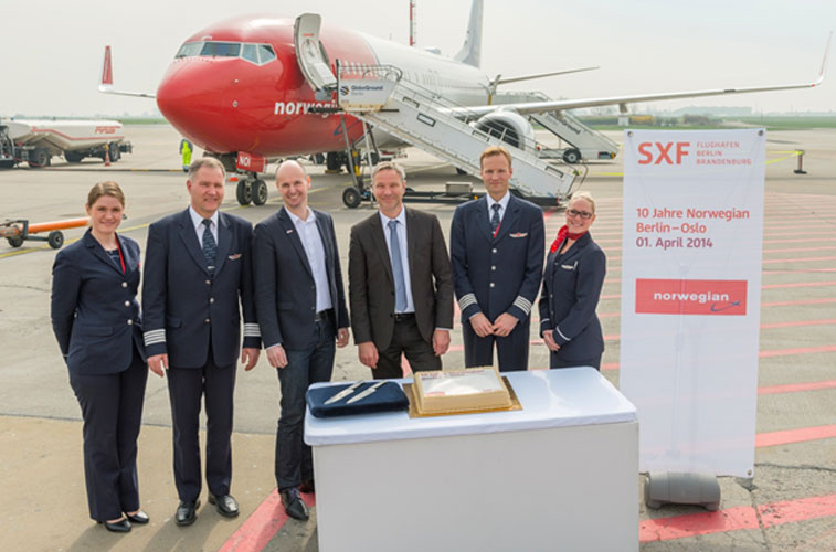 Düsseldorf Airport and Pegasus Airlines show certificates; Budapest welcomes Up from Tel Aviv; Zurich celebrates Air France’s 1st A318 landing; more news from Toronto, Berlin Schönefeld, Bristol, Rome Fiumicino and Warsaw Chopin airports