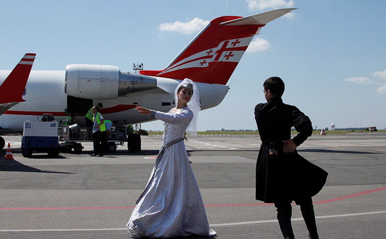 Georgian Airways Tbilisi Odessa - traditional dancing on the apron