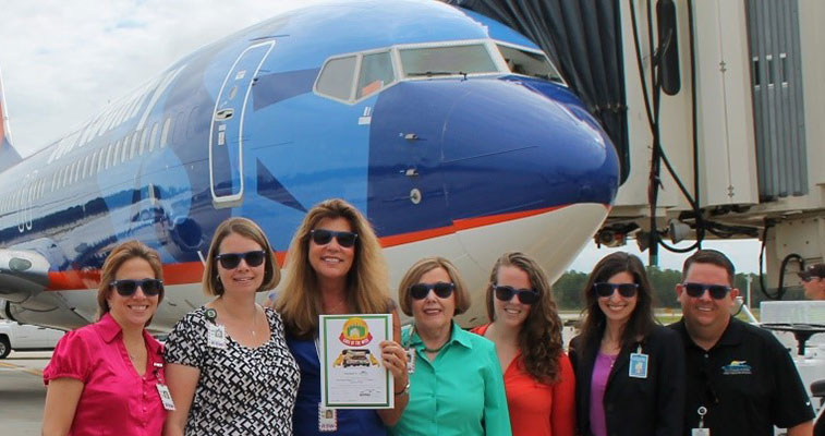 southwest florida airport cake of the week award sun country airlines to cancun