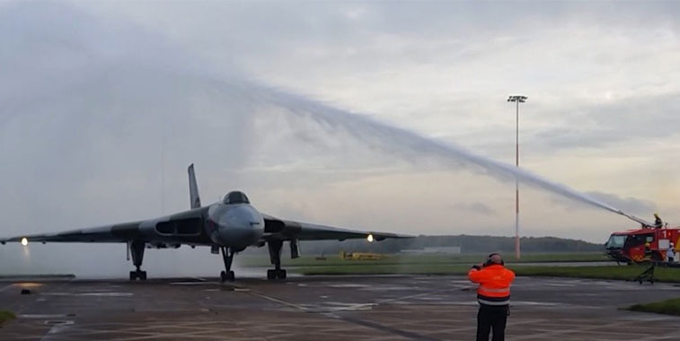 vulcan bomber final flypast doncaster sheffield airport