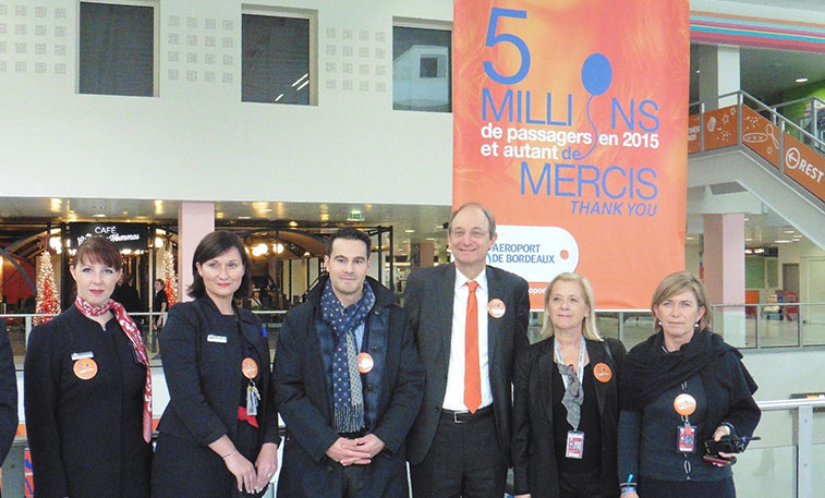 Pascal Personne, President of the Board of Directors of Bordeaux Airport, (third from right) shares a photo opportunity in the terminal with the five millionth passenger, Thomas Trévisan (third from left) along with Bénédicte Pellerin, Regional Director South-West for Air France (second from left) as well as Air Franc cabin crew and operations staff. Special orange “5 million” souvenir badges were handed out to guests attending the milestone celebrations.