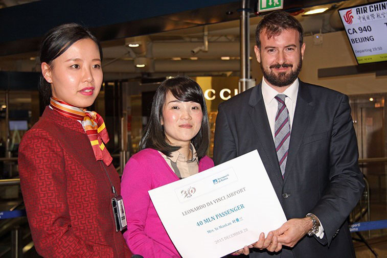 On 28 December, Rome Fiumicino Airport celebrated passing 40 million passengers during 2015. It is the first time that the facility has ever passed the significant milestone. The lucky passenger to receive the 40 millionth title was welcomed with a toast at the gate for the evening flight to Beijing, operated by Air China. On hand to present a certificate to the passenger was Marco Gobbi, Route Manager in Aeroporti di Roma’s Aviation Marketing Development team, and by representatives from the carrier. In terms of passenger traffic, Fiumicino has grown 5% when compared to 2014, and in 2015, 50 new services were inaugurated, including 12 long-haul routes and 20 new destinations.