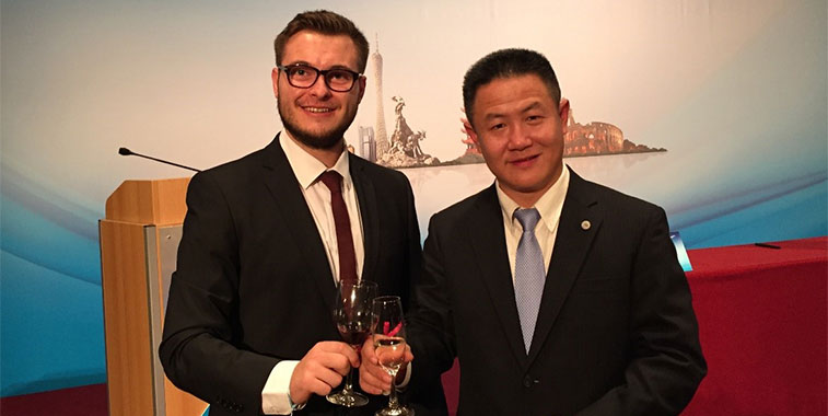 Cheers to a successful. anna.aero’s Jonathan Ford, toasts with Guoxiang Wu, SVP Marketing Division, China Southern Airlines, to the launch of the carrier’s new service to Rome and wishes the airline the best of luck with their new venture to the Italian capital. 