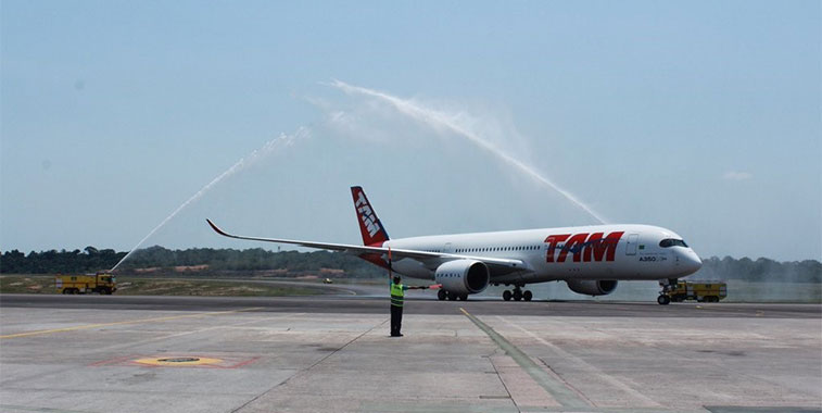 On 25 January, TAM Airlines inaugurated commercial A350 services from Sao Paulo Guarulhos to Manaus, with the latter airport welcome the aircraft with a traditional water arch salute. TAM Airlines VP of Operations & Maintenance, Ruy Amparo said: “Over the coming weeks, our customers will enjoy the unique opportunity to fly aboard the A350 on a domestic route in Brazil. Our employees will take the opportunity to get to know the new model better on domestic services before the type is then utilised on routes to the US and Spain later in the year.” 